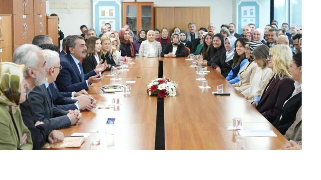2025 YILI ÖĞRETMENLİK MESLEĞİ KARİYER BASAMAKLARI KILAVUZU YAYIMLANDI